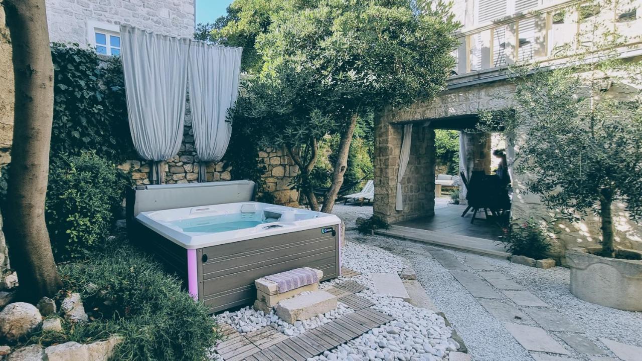 Rector'S Villa - Charming Retreat In Old Town With Jacuzzi In Private Courtyard Rab Town Exterior photo