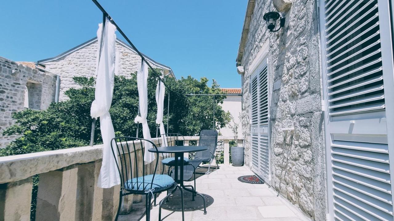 Rector'S Villa - Charming Retreat In Old Town With Jacuzzi In Private Courtyard Rab Town Exterior photo